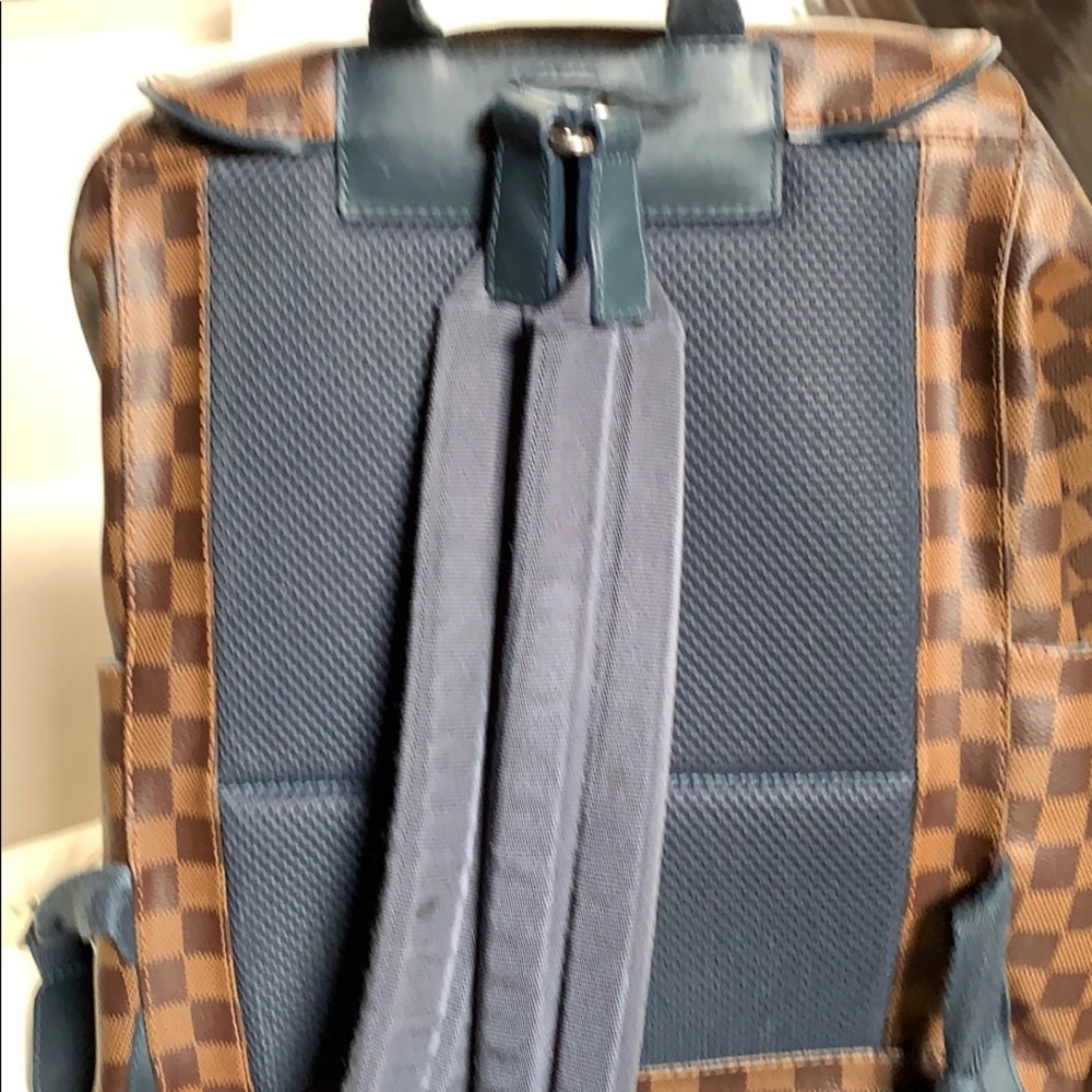 backpack - Picture 3 of 4